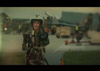 Żona Hołowni ma własny spot. Jest pilotem myśliwca [WIDEO]