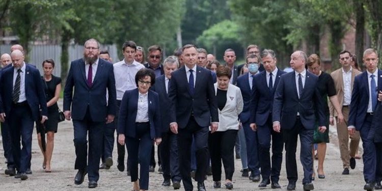 Rocznica pierwszego transportu Polaków do Auschwitz. Duda: „Ziemia woła o pamięć”