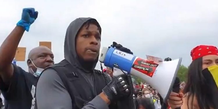 Boyega, gwiazdor „Gwiezdnych wojen” na proteście! Emocje wzięły górę [WIDEO]