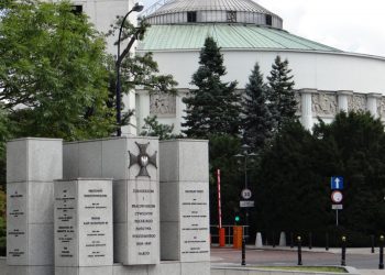 Mężczyzna podpalił się przed Sejmem!