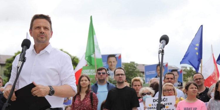 Trzaskowski usłyszał pytanie o problem ze ściekami. Wyśmiał dziennikarza [WIDEO]