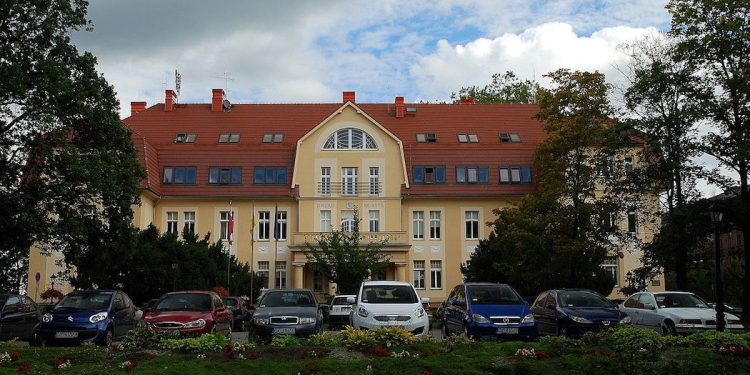 Główny budynek urzędu miasta Kędzierzyna-Koźla zamknięty z powodu koronawirusa