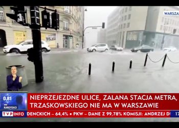 Ulewy w Warszawie. TVP Info atakuje Trzaskowskiego: „Czy rząd znów będzie musiał uratować mieszkańców?” [WIDEO]