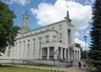 Niepokalanów: z powodu zakażania koronawirusem jednego z zakonników bazylika została zamknięta