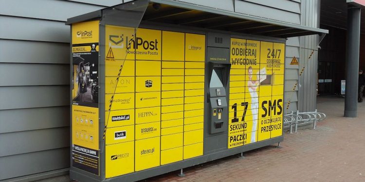 Uwaga na oszustów! Podszywają się pod InPost i mogą wyłudzić dane bankowe [FOTO]