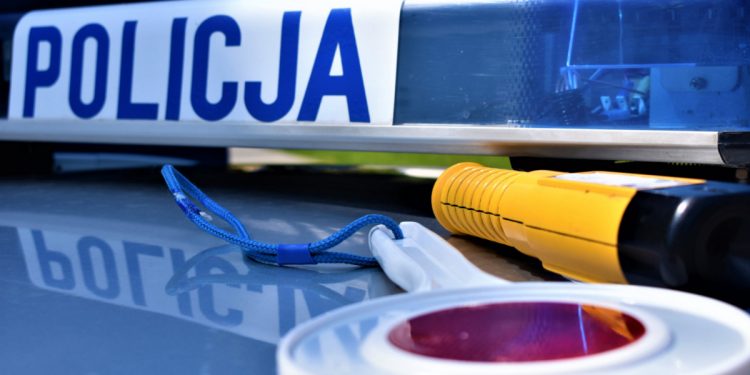 16-latek jechał samochodem. Do tego był pod wpływem alkoholu