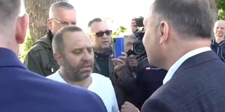 nazwał dude marionetka