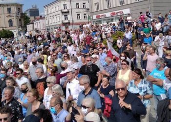Dziennikarz ma koronawirus. Relacjonował wiec Trzaskowskiego