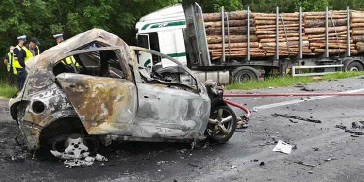 Tragiczny wypadek koło Mławy! Kierowca Opla nie miał szans