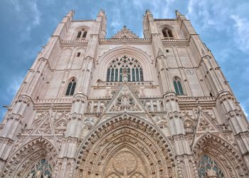 Imigrant z Afryki przyznał się do podpalenia katedry w Nantes!