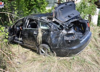 17-latek rozbił audi. We wraku spędził kilka godzin