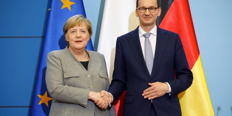 Angela Merkel obchodziła urodziny. Wiadomo, co wręczył jej Mateusz Morawiecki