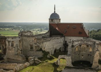 Koronawirus na zamku i w autobusie. Sanepid szuka turystów