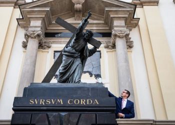 Premier Morawiecki reaguje na profanację! „Granice zostały przekroczone”