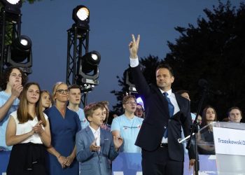 Trzaskowski „zgarnia” więcej województw! Zaskakujące wyniki