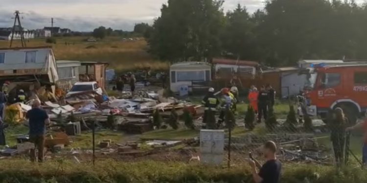 Trąba powietrzna nad Ustroniem Morskim. Są ranni! [WIDEO]