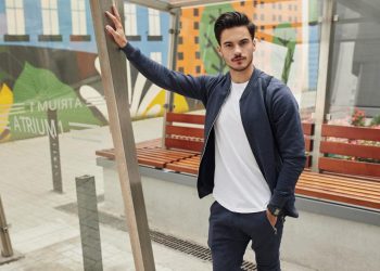 Dzięki bluzie męskiej w tych kolorach na pewno będziecie przyciągać uwagę