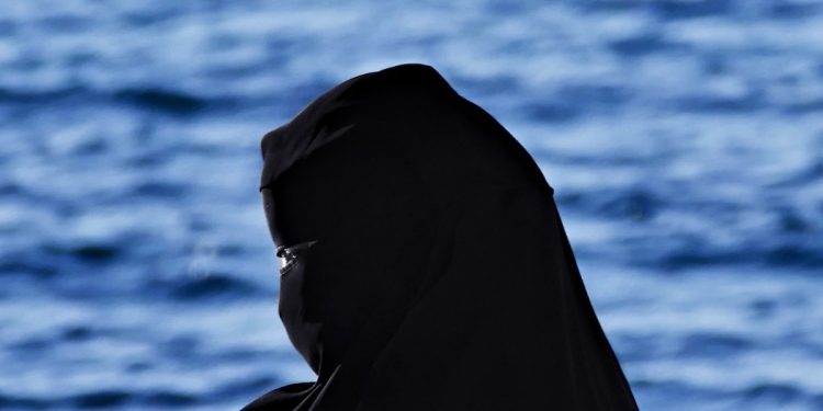 Niemcy wprowadzają zakaz noszenia burek i nikabów