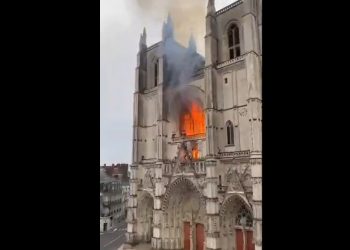 Płonie katedra w Nantes! „Pożar jest poważny”  [WIDEO]