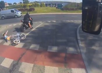 Motocyklista potrącił dziewczynkę. Wpadł w ręce policji!