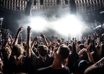 MKiDN: od soboty zmieniają się zasady dot. dystansu społecznego podczas wydarzeń kulturalnych i rozrywkowych