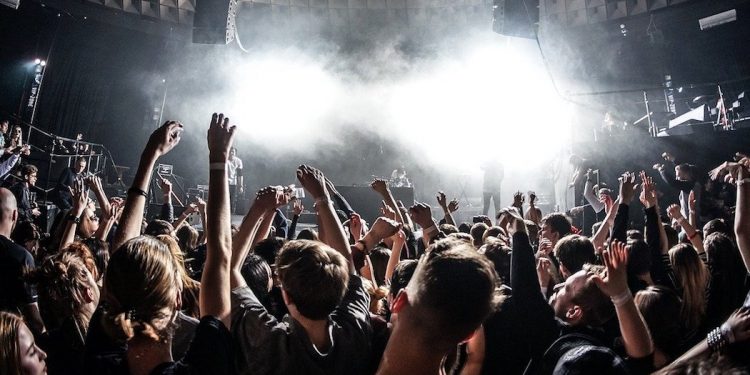 MKiDN: od soboty zmieniają się zasady dot. dystansu społecznego podczas wydarzeń kulturalnych i rozrywkowych