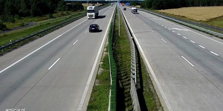 Pijany kierowca jechał autostradą pod prąd. Wcześniej spowodował kolizję