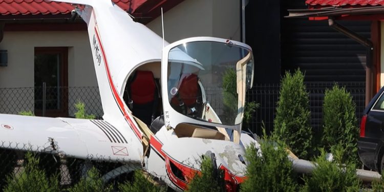 Krosno: Samolot spadł na dom mieszkalny! [WIDEO]