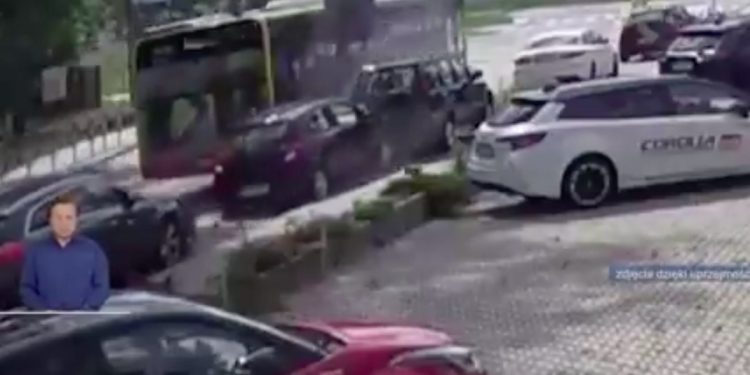 Jest nagranie z wypadku autobusu w Warszawie! [WIDEO]