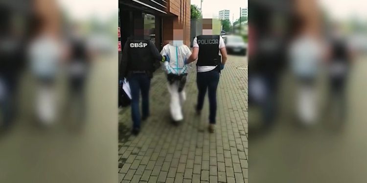 Wyłudzili dziesiątki milionów zł z VAT! Policja rozbiła grupę