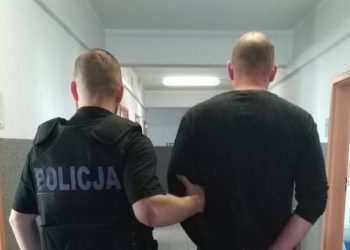 Ekspedientka poprosiła o założenie maseczki. Została uderzona pięścią w twarz