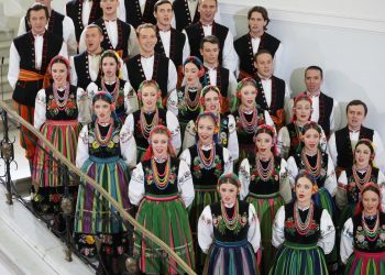 22 chórzystów zespołu „Mazowsze” zakażonych koronawirusem