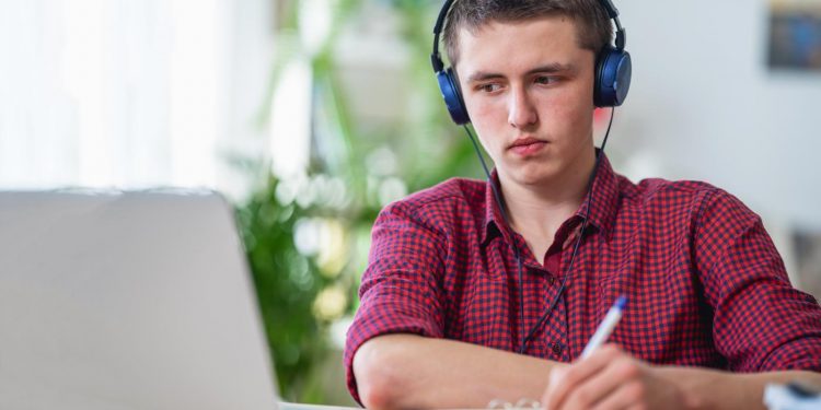 Angielski online – jak szybko sprawdzić, jakiego poziomu nauki języka potrzebujesz