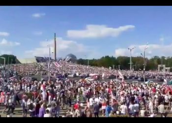 Największa manifestacja w historii Białorusi? Nagrania zapierają dech! [WIDEO]