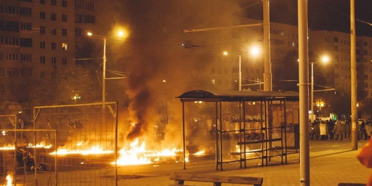 Dziennikarze pobici na Białorusi! Wśród nich BBC. Polski dziennikarz stracił zęby