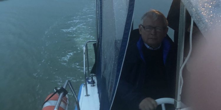 Jarosław Kaczyński na wakacjach. Brudziński pokazał zdjęcia. „Stery Polski w dobrych rękach” [FOTO]