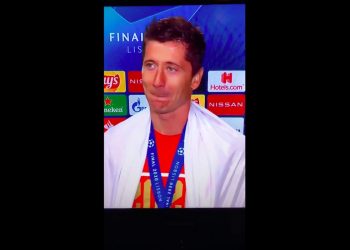 Lewandowski wzruszony po meczu. „Od dziecka marzyłem, żeby ten puchar wznieść w górę” [WIDEO]