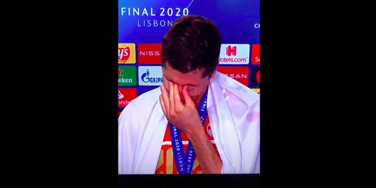 Wyjątkowa dedykacja Lewandowskiego po finale Ligi Mistrzów. Poleciały łzy [WIDEO]