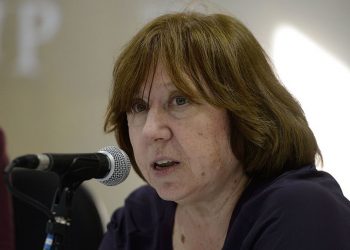 Białoruska noblistka ostrzega przed wojną domową