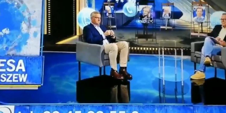 Kobieta zakpiła z TVN 24. „Łyso wam, sprzedawczyki” [WIDEO]