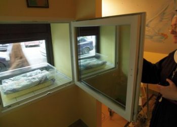 Noworodek w Oknie Życia w Warszawie. Matka zostawiła kartkę