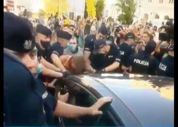 Policja pokazała materiały z protestu aktywistów LGBT. Szokujące nagrania! [WIDEO]