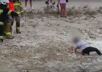 „Polskie Malediwy” znów niebezpieczne. Dwóch turystów utknęło w szlamie [WIDEO]