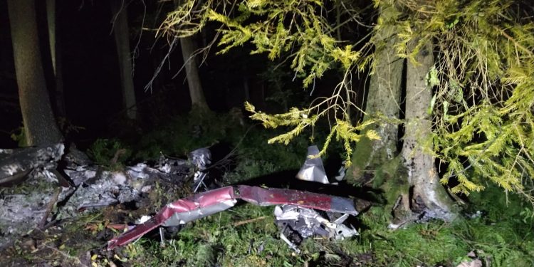 Mały samolot rozbił się w lesie! Są ofiary