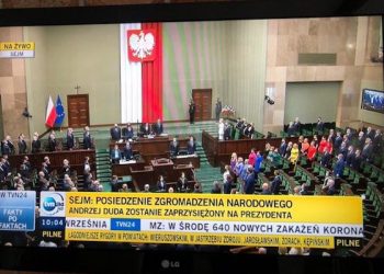 Zaprzysiężenie Andrzeja Dudy. W Sejmie pojawiły się tęczowe barwy [FOTO]