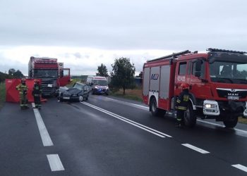 Koszmarny wypadek w Łódzkiem. Nie żyją dwie osoby. Dziecko w szpitalu