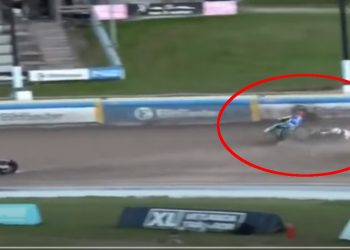Groźny wypadek! Żużlowiec przeleciał przez bandy [WIDEO]