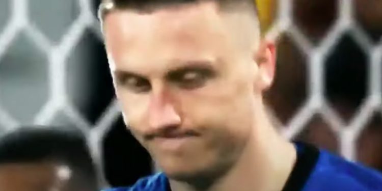 Fatalny błąd polskiego bramkarza. Trener: „Na pewno nie jest to jego ostatnia pomyłka” [WIDEO]