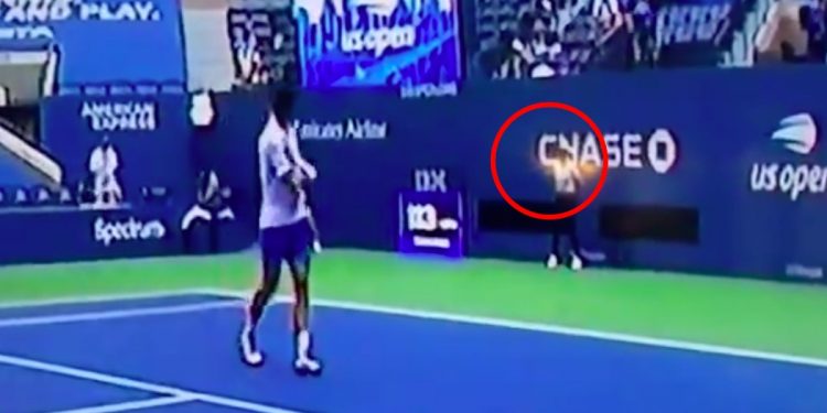 Djoković wyrzucony z US Open! Uderzył piłką w sędzię [WIDEO]