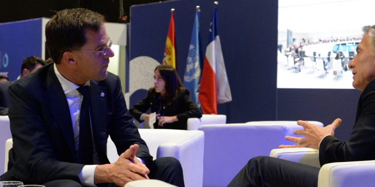 Premier Holandii mówi o „nowej UE” bez Polski i Węgier